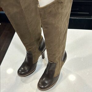 Women’s size 8B BCBGMAXAZRIA runway boot